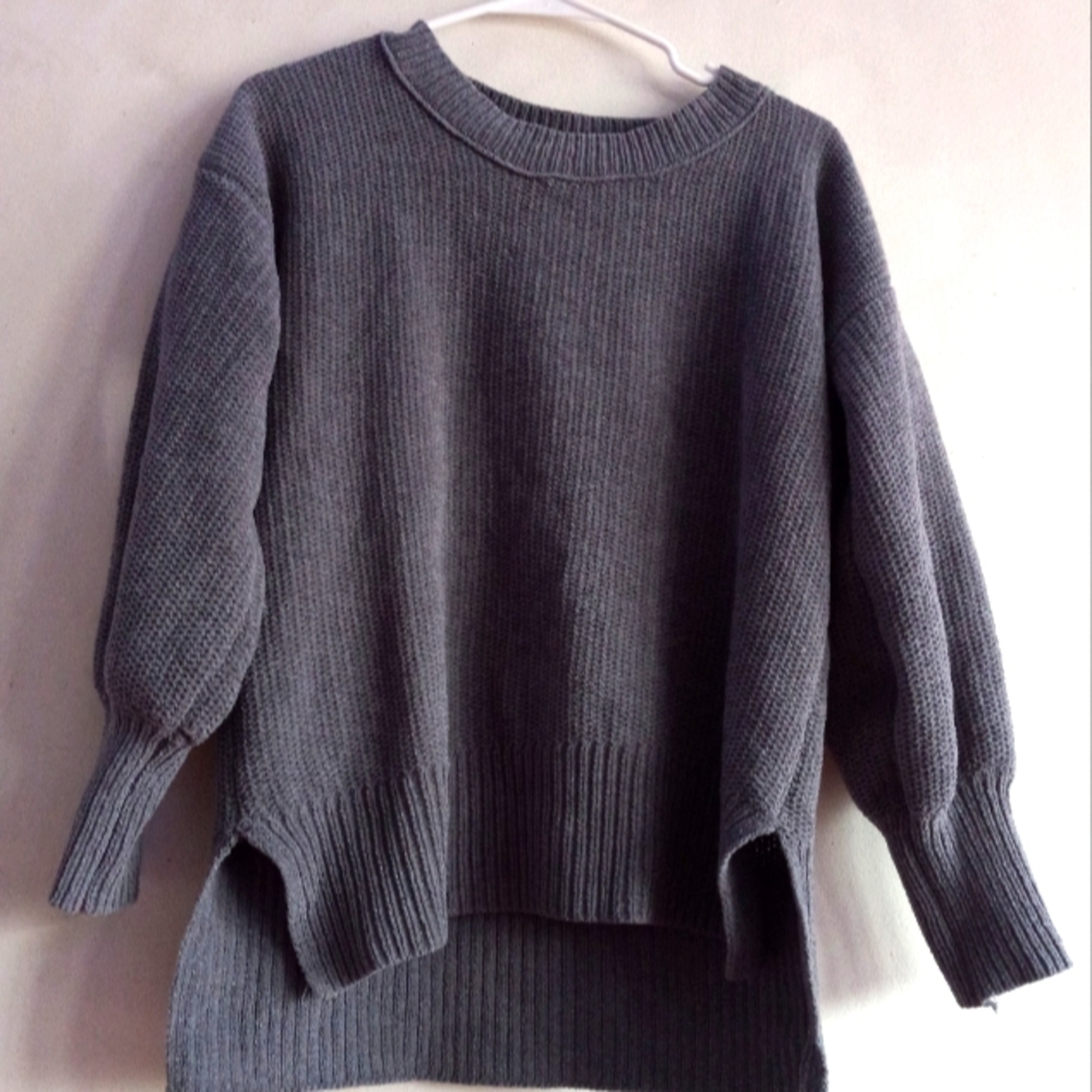 Pink Rose Gray Sweater. Hi low. Medium.
